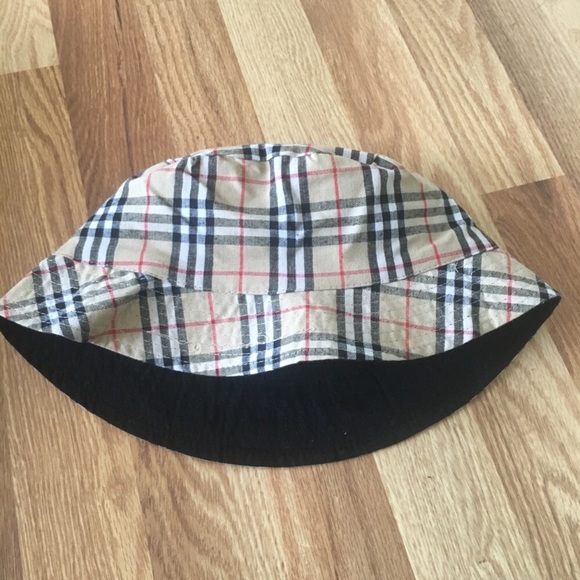 ‼️BUY ONE IN FULL PRICE, GET ONE FREE‼️ Burberry Fabric Reversible Bucket Hat - Picture 3 of 3
